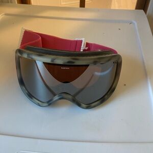 Electric ladies Ski Goggles/mask worn on one trip Excellent condition